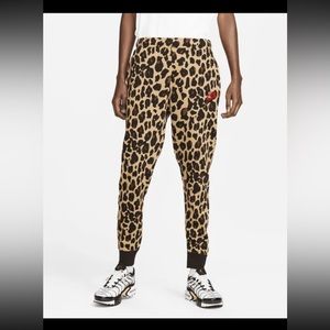 **NWT - SMALL** Nike Sportswear Leopard Print Tapered Club Fleece Sweatpants.